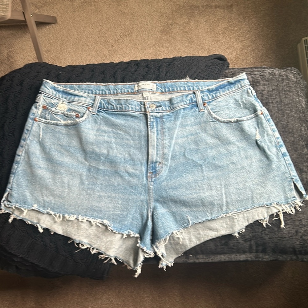 Abercrombie & Fitch Curve Love High Rise Mom Short